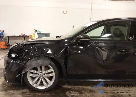 2019 Volkswagen Passat 2.0T Wolfsburg Edition из США, поврежденный, VIN 1VWLA7A38KC006171